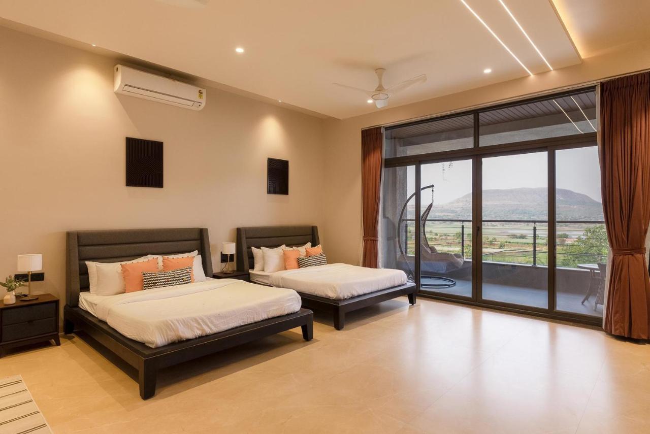 Pearl Lakeview Mansion: Luxurious Lakeside Villa with Infinity Pool and Entertainment Igatpuri Exterior photo
