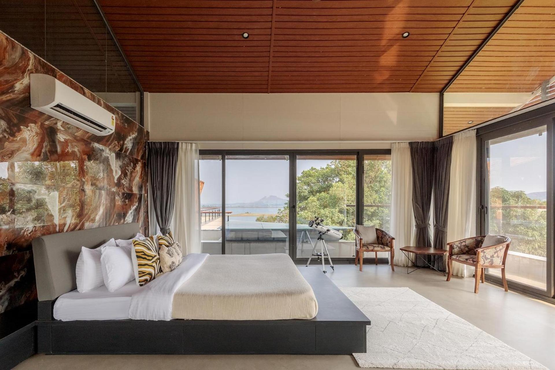 Pearl Lakeview Mansion: Luxurious Lakeside Villa with Infinity Pool and Entertainment Igatpuri Exterior photo